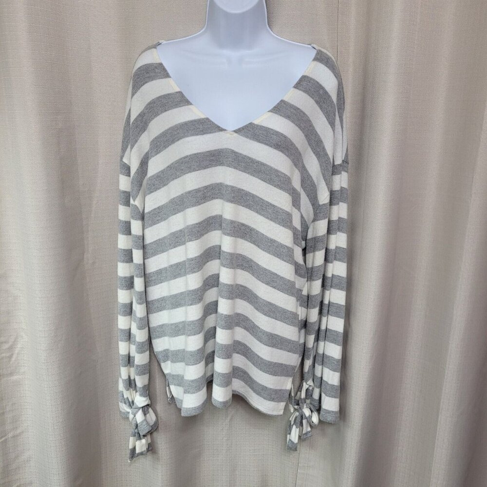 Fantastic Fawn V-Neck Long Tie Sleeve Top Women's Sz Large Gray Stripe Pullover
